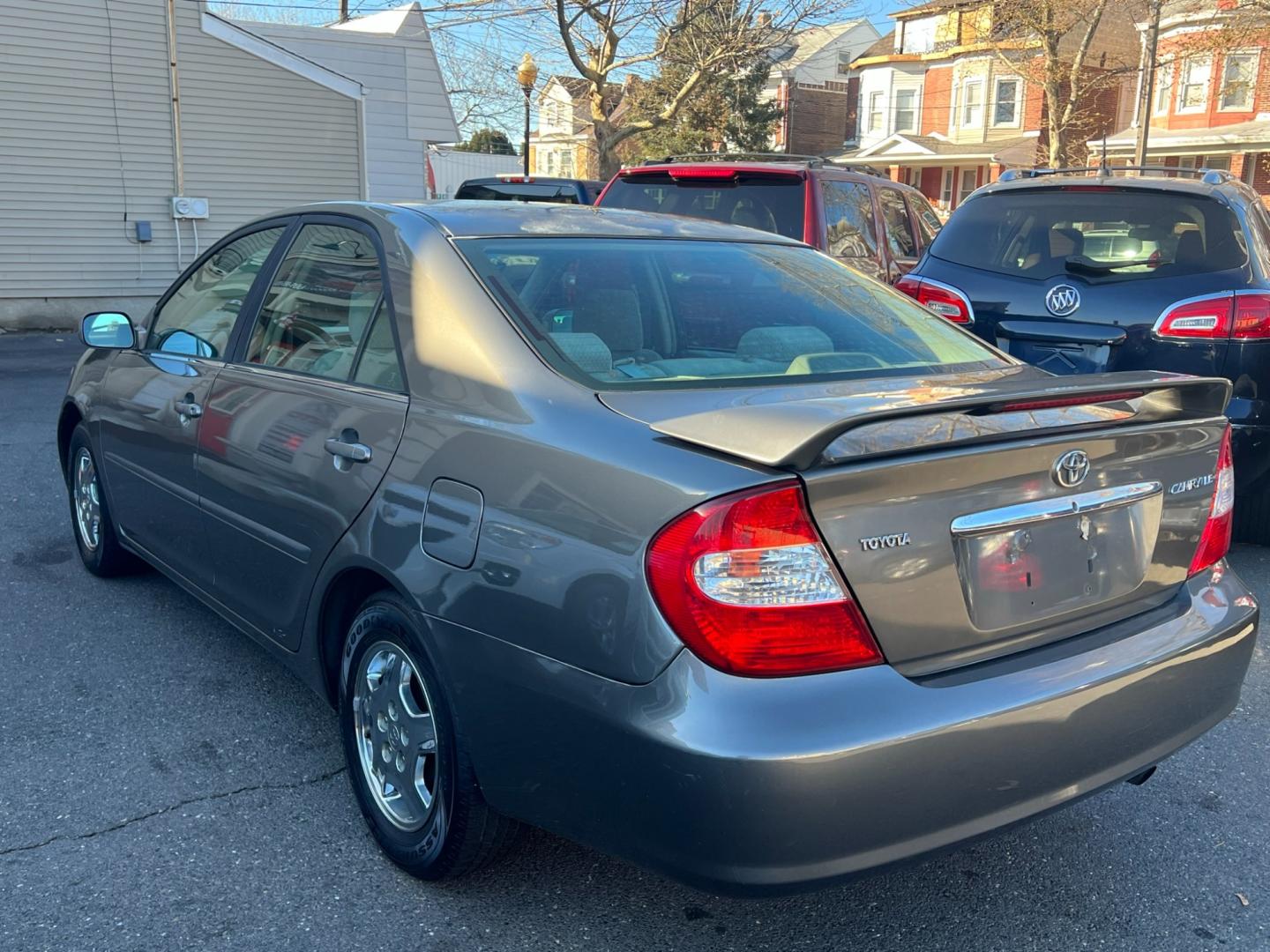 2003 charcoal /beige Toyota Camry LE (4T1BE32K63U) with an 2.4L L4 DOHC 16V engine, located at 1018 Brunswick Ave, Trenton, NJ, 08638, (609) 989-0900, 40.240086, -74.748085 - Photo#4